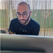 Laureato in Lingue e culture orientali, ora laureando in Scienze Storiche offre lezioni di Storia, Geografia, Italiano, Inglese